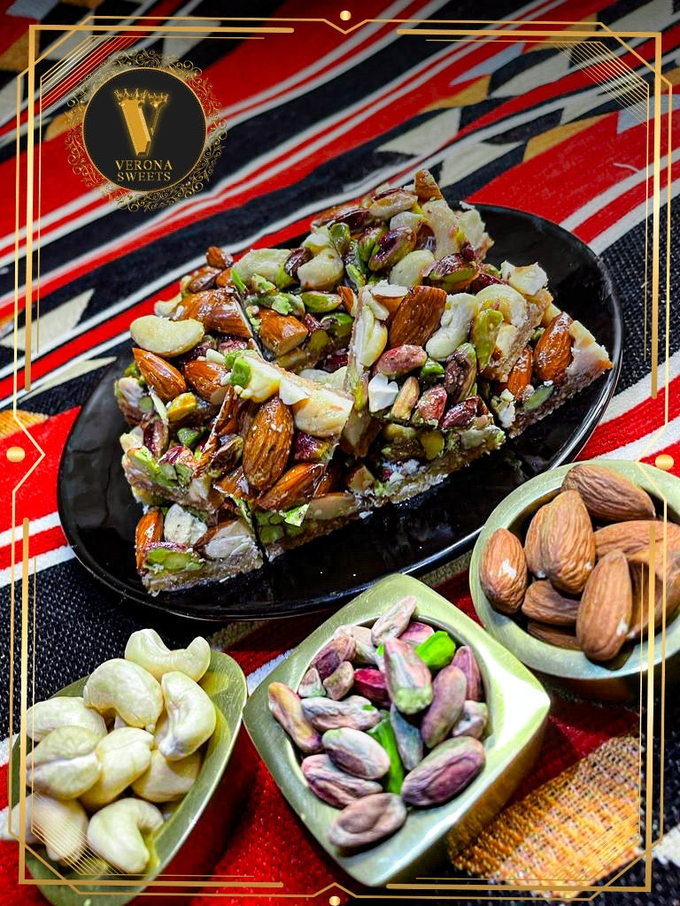 Kunglig Nötbakelse – En lyxig mix av pistasch, cashew och mandel/ ملكية بالمكسرات