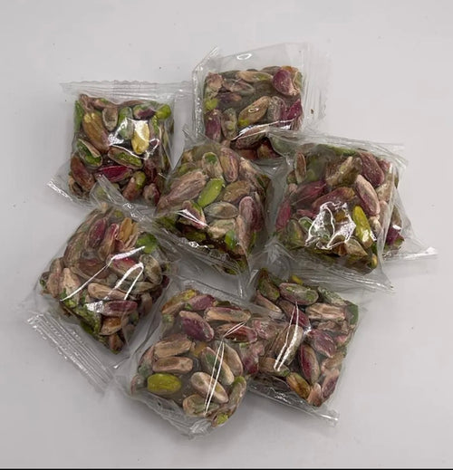 راحة مربعة بالفستق 
